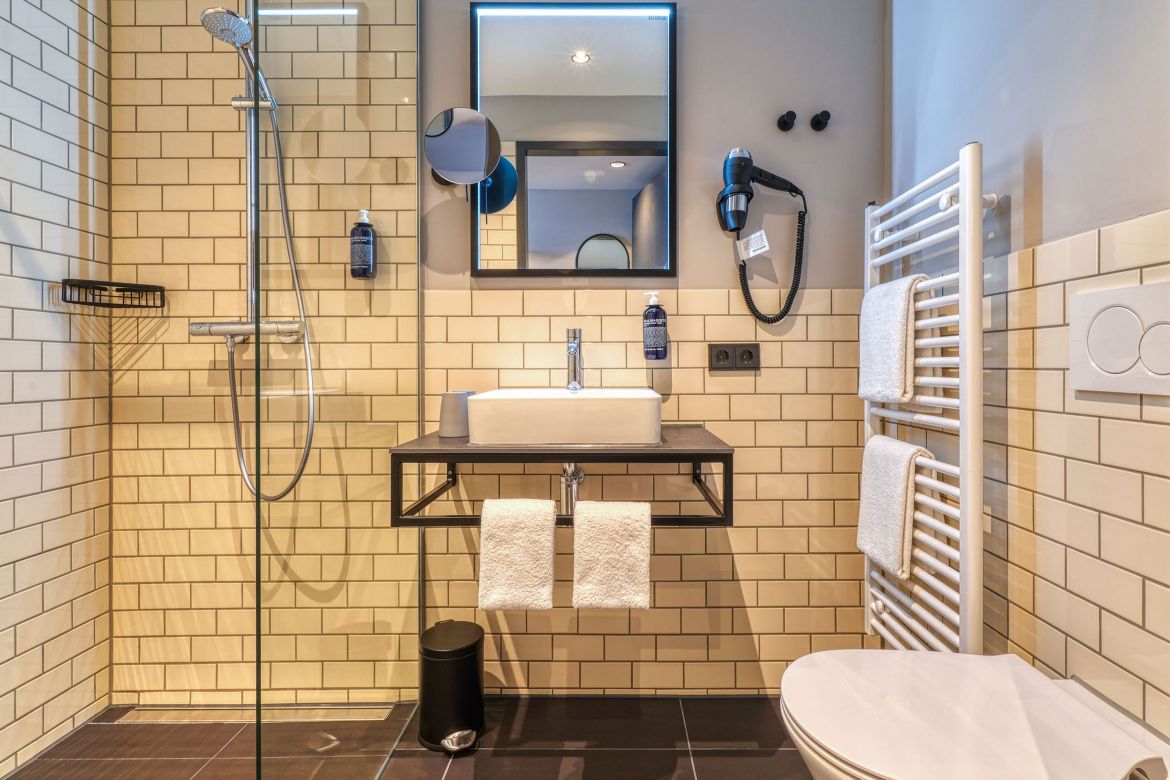 bathroom, shower, sink, mirror, towel dryer, toilette